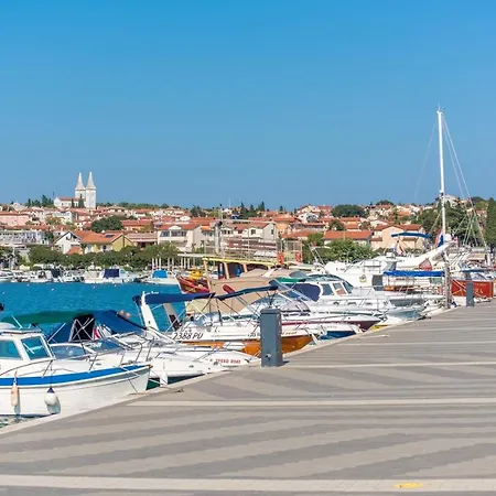 Gostinjska kuća Lara 3*