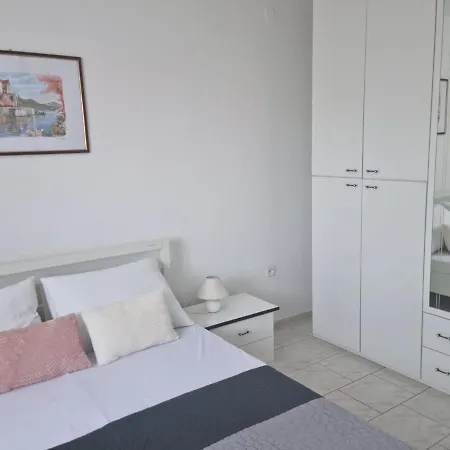 Lara Gostinjska kuća