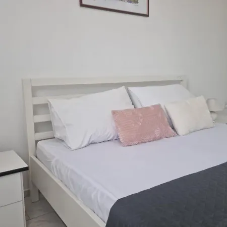 Lara メドゥリン