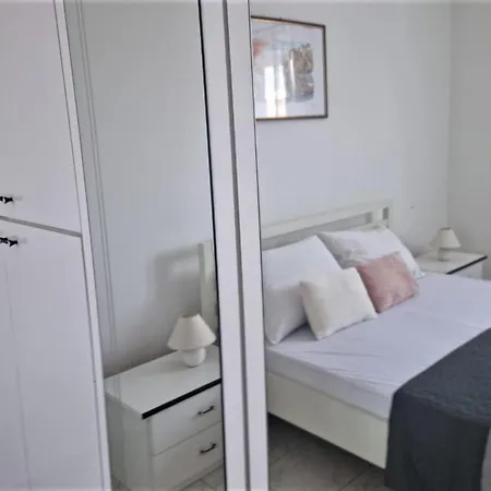 Guest house Lara 3*